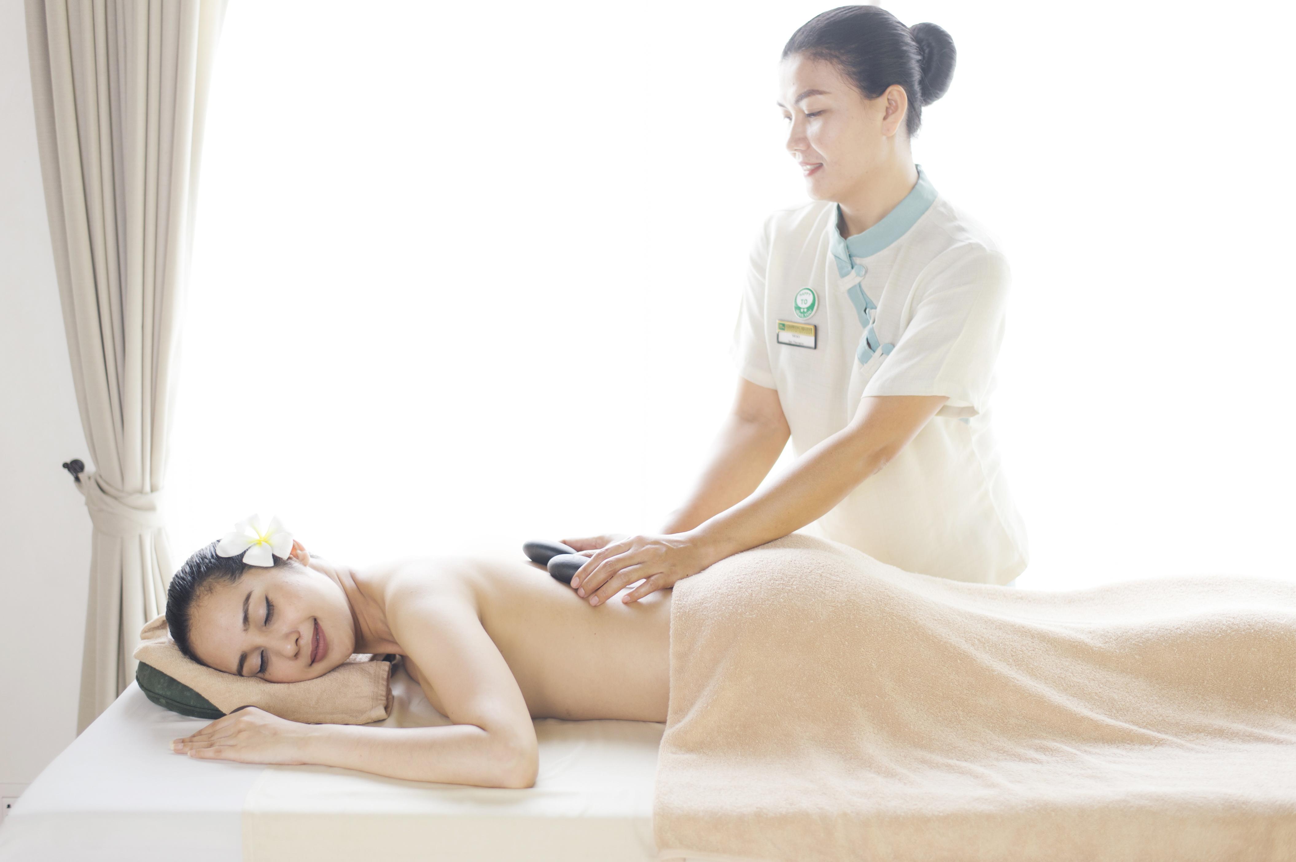 Chaweng Regent Beach Resort Exterior photo A woman receiving a massage