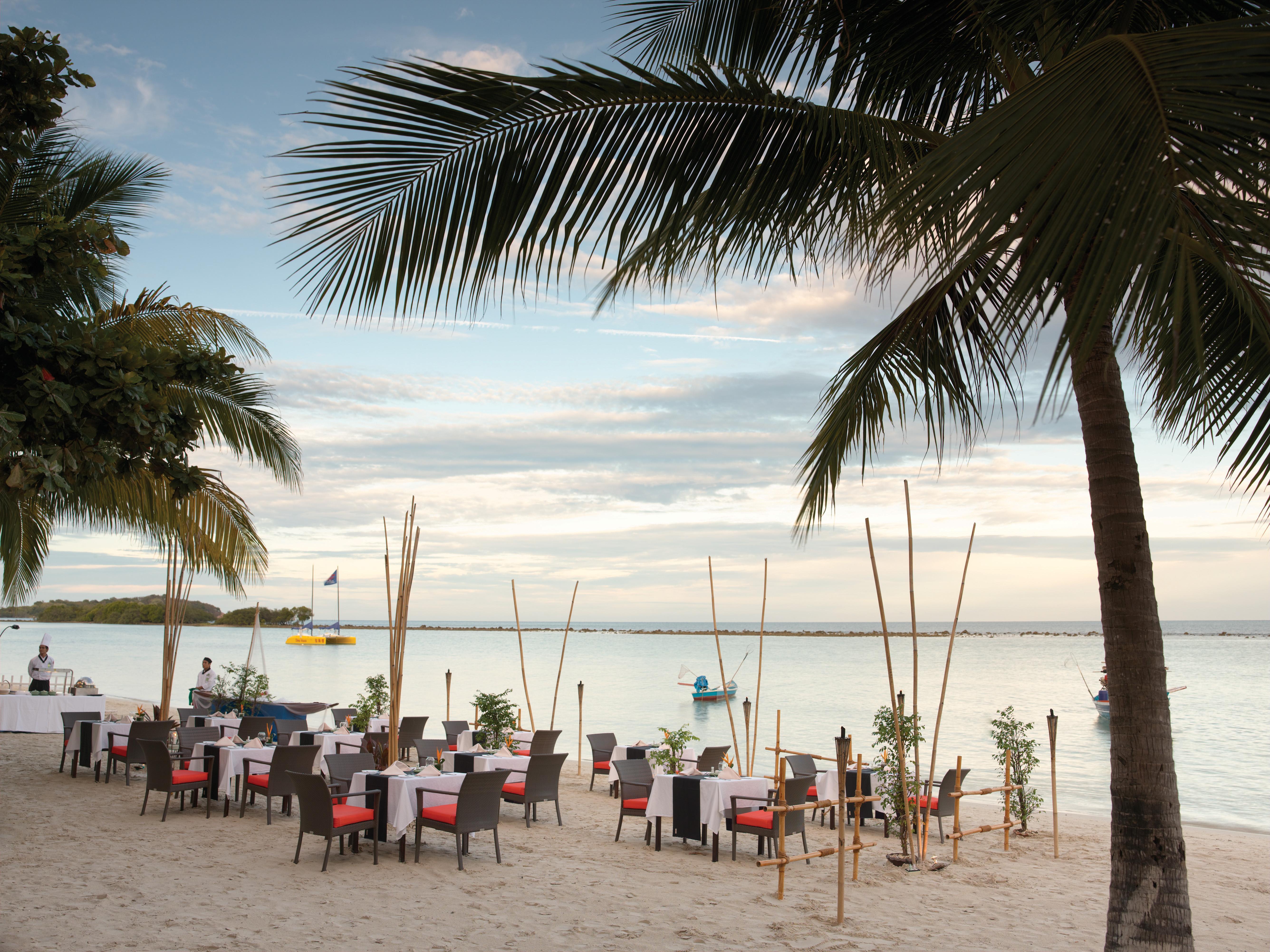 Chaweng Regent Beach Resort Exterior photo Beachfront dining at the Shangri-La's Fijian Resort